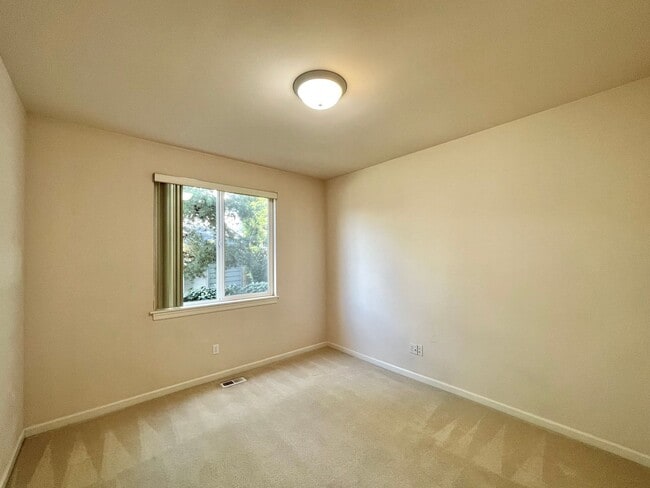 Building Photo - Great Home For Rent