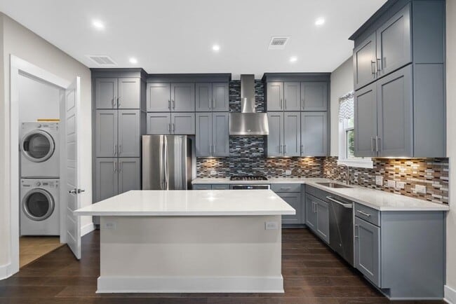 Building Photo - 1004 Banyon St