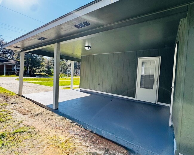 Building Photo - 3617 Clayton Dr