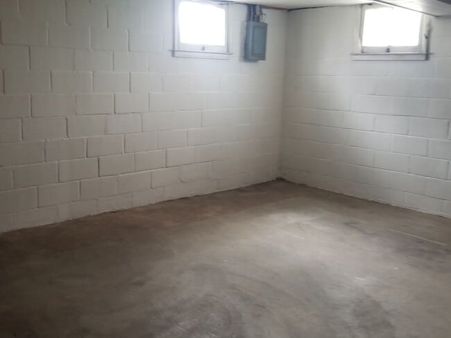 Building Photo - 2028 E South St