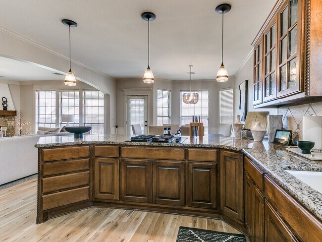 Building Photo - Gorgeous 2 Story Home In Bixby Schools!