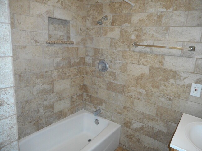 Building Photo - 3032 Walnut Grove Ave