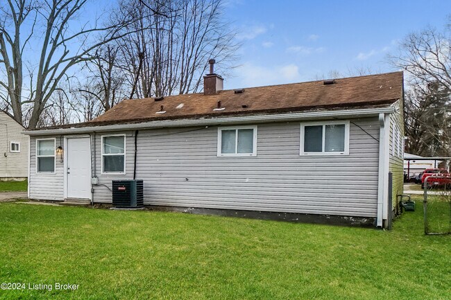 Building Photo - 251 Derby Ave