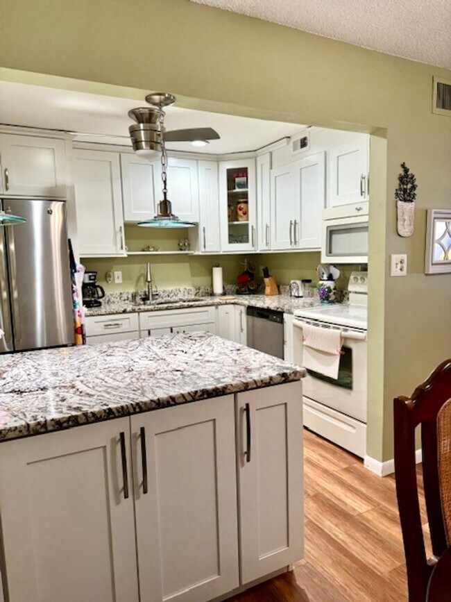 Building Photo - 2BD/2BA, NORTH INDIALANTIC CONDO IN PALM C...