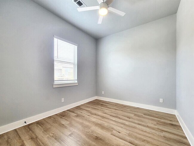 Building Photo - 528 Palmer Dr