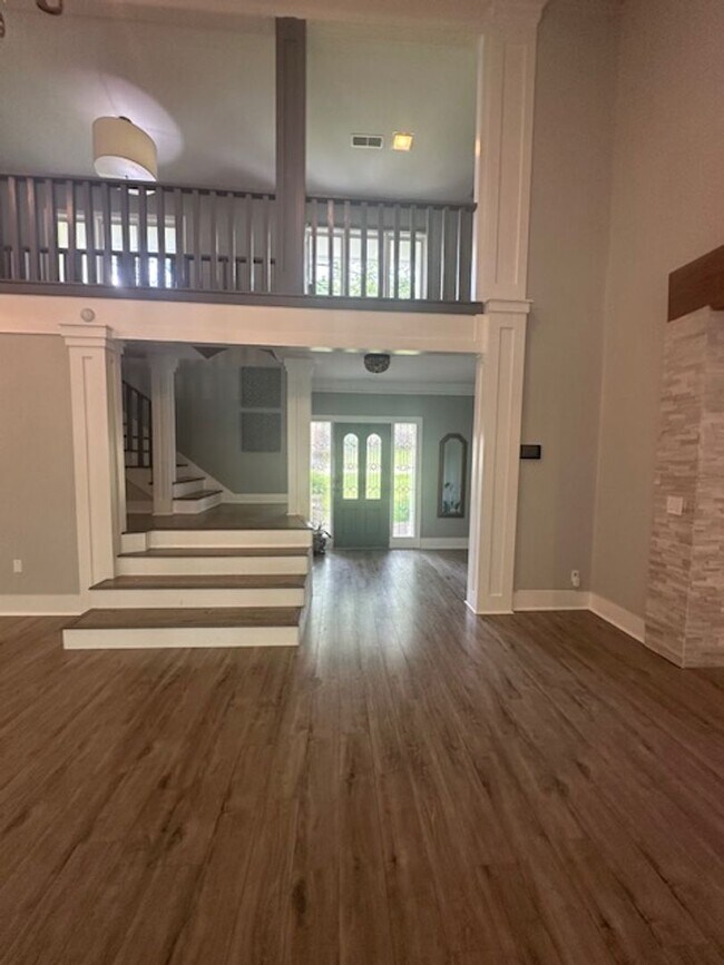 Building Photo - Stunning 5-Bedroom Home in Germantown-Spac...