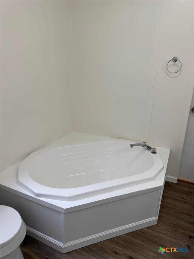 Building Photo - 532 Grandview Bend