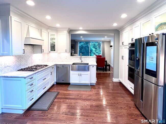 Building Photo - 32 Regents Pk