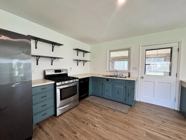 Building Photo - 1422 Old Peachland Rd