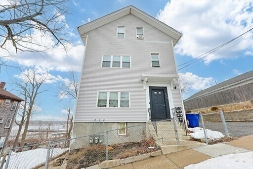 Building Photo - 118 Maple St