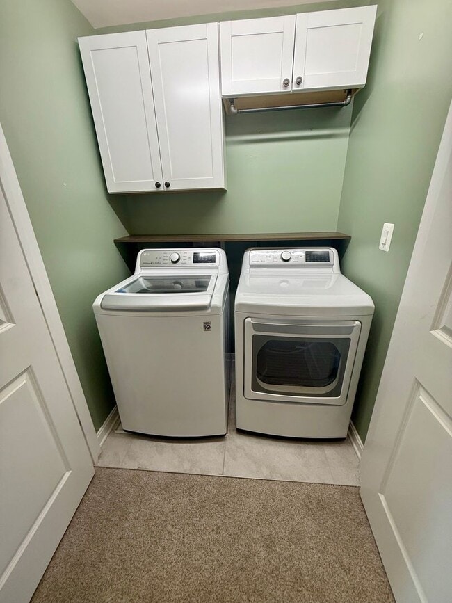Building Photo - Upscale Millersville Townhouse with garage