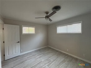 Building Photo - 2502 E Poplar Ave