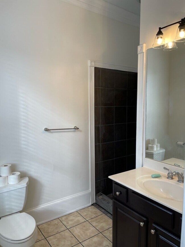 Building Photo - WALK TO STARLAND! APPLICATION PENDING