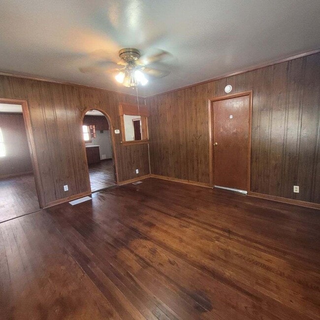 Building Photo - $795 - 2 bed 1 bath - Single Family Home