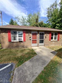 Building Photo - 31 1/2 Elm Street Unit C2