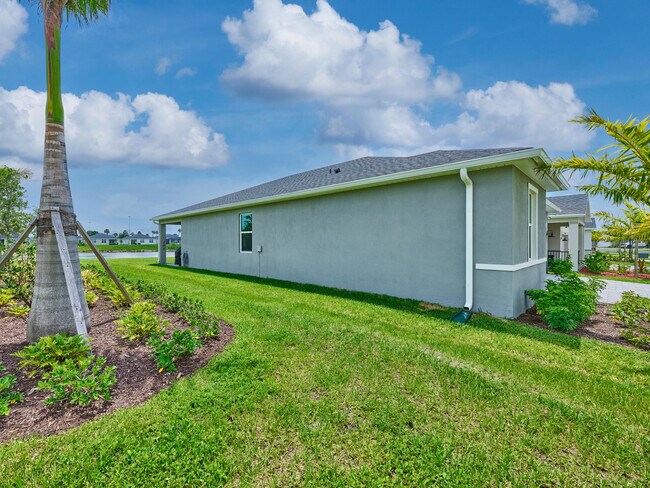 Building Photo - 8960 Dahlia Cir