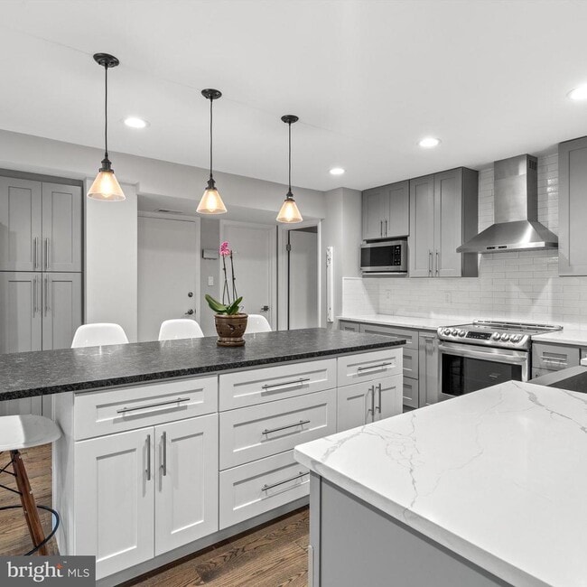 Building Photo - 3704 Oak Hill Way