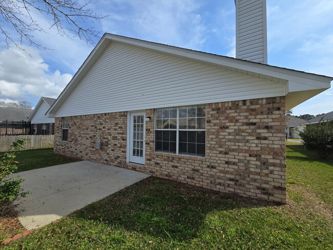 Building Photo - Adorable 3/2 Stonebrook Patio Home