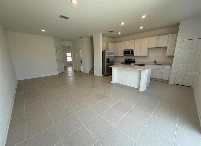 Building Photo - 2644 Skyline Lp