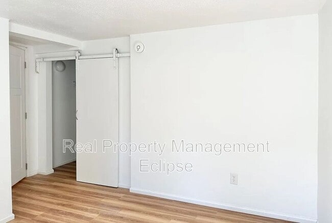 Building Photo - 295 NW Cherry Pl