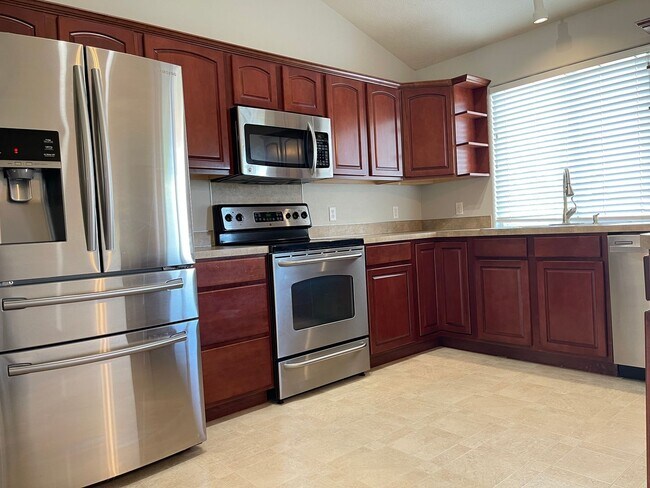 Building Photo - Comfortable 3-Bedroom Home in Desirable Millard West Area - $2,095