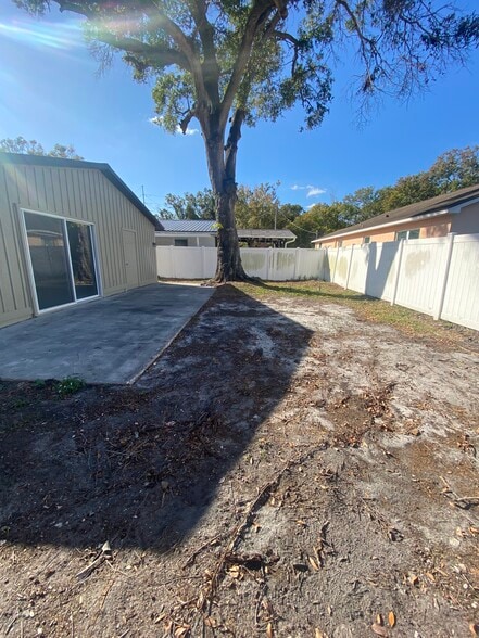 Building Photo - 3405 W Sligh Ave