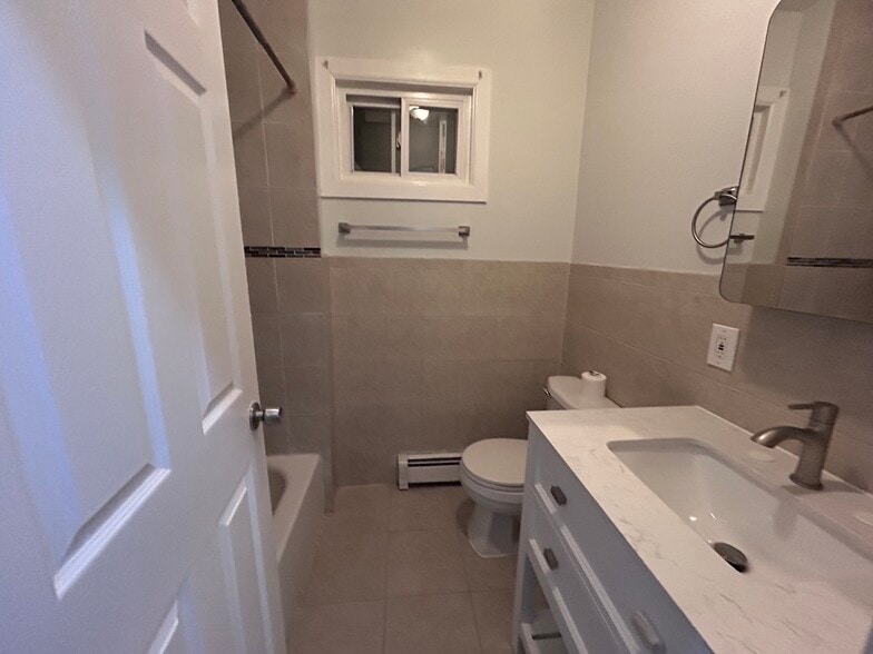 Building Photo - 424 58th St