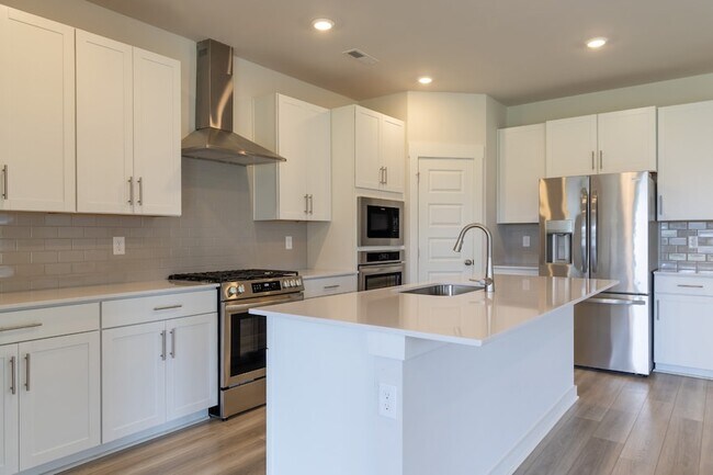 Building Photo - 1442 English Oak Dr