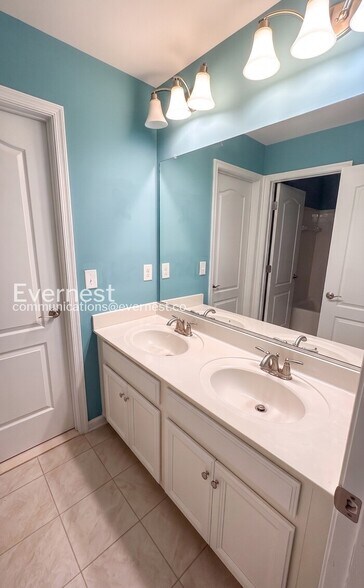 Building Photo - 1735 Hudgins Farm Cir