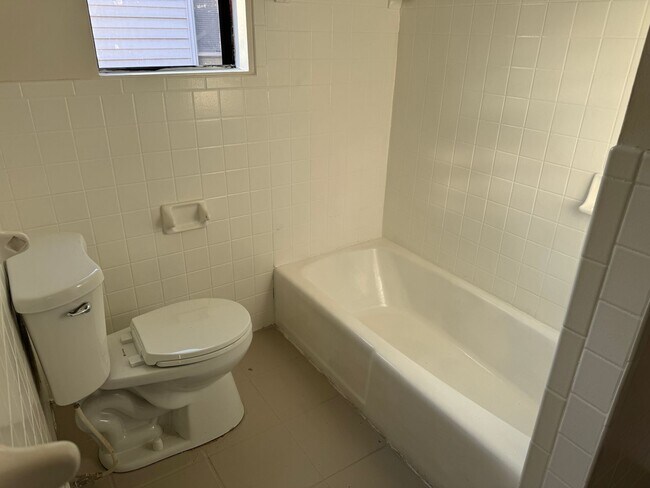 Building Photo - 607 Tenny Ave