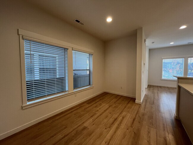 Building Photo - Gorgeous 3BR Home with Open Main Level & Large Primary Suite