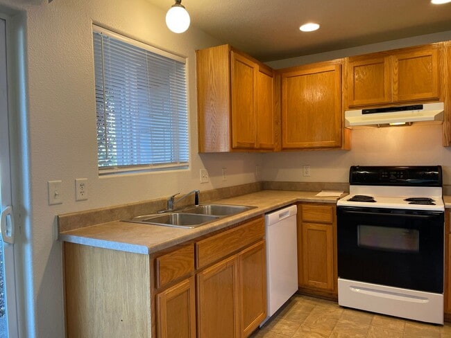 Building Photo - Very Nice Two Story 2 Bedroom 1.5 Bathroom...