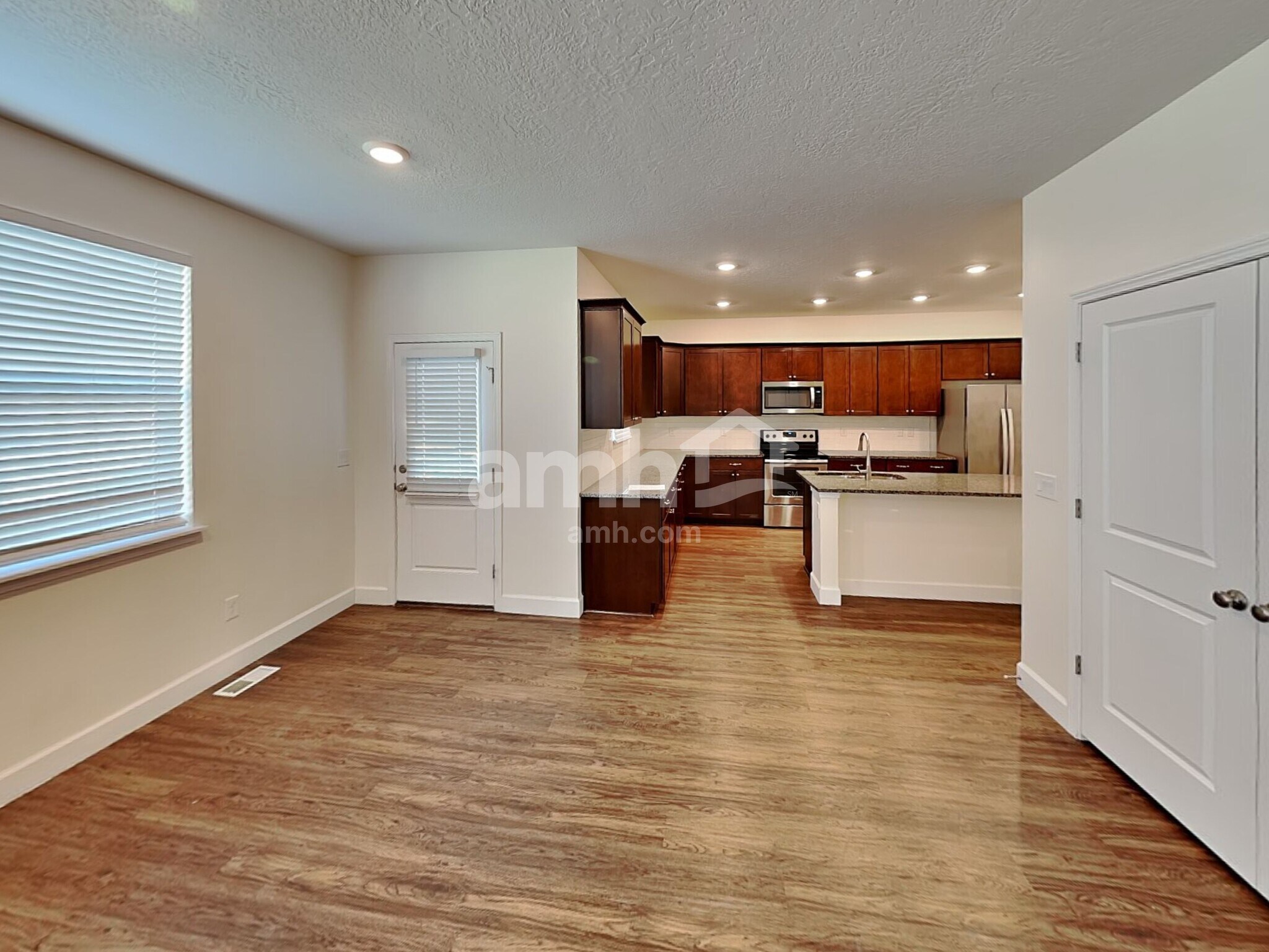 Building Photo - 2422 E Tumbleweed Rd