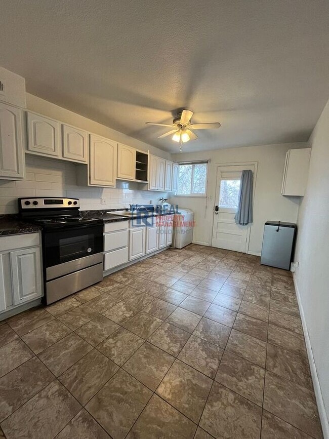 Building Photo - 5345 W 3rd Pl