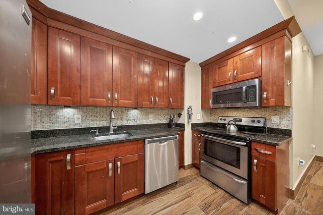 Building Photo - 817 6th St NW