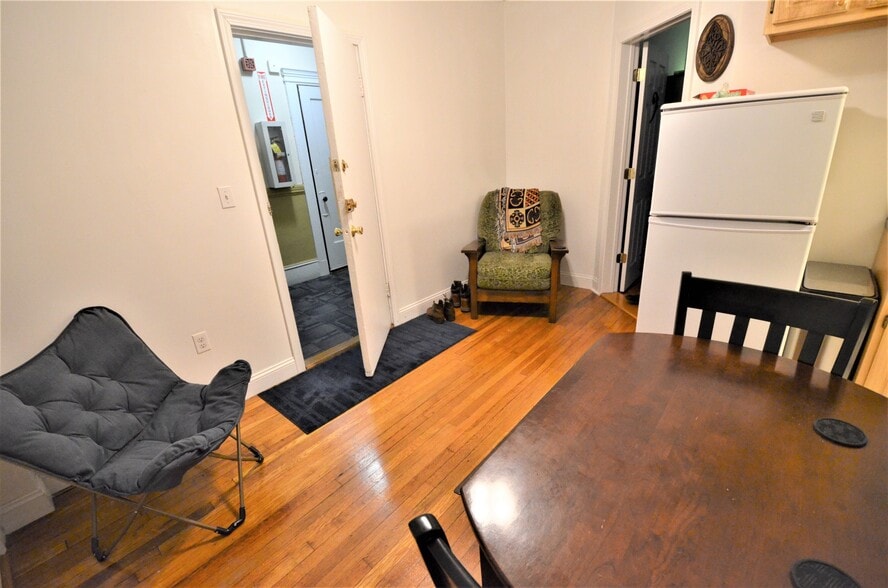 Building Photo - 28 Haviland St