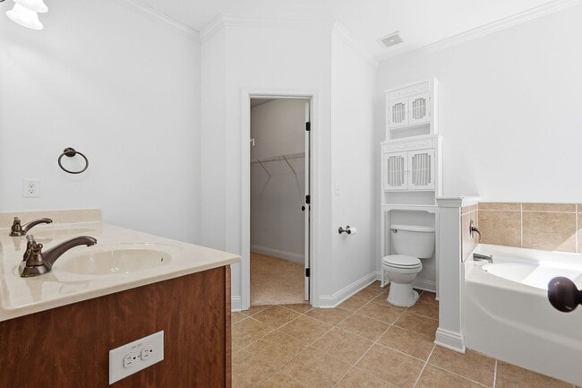 Building Photo - 80 Valor Cir