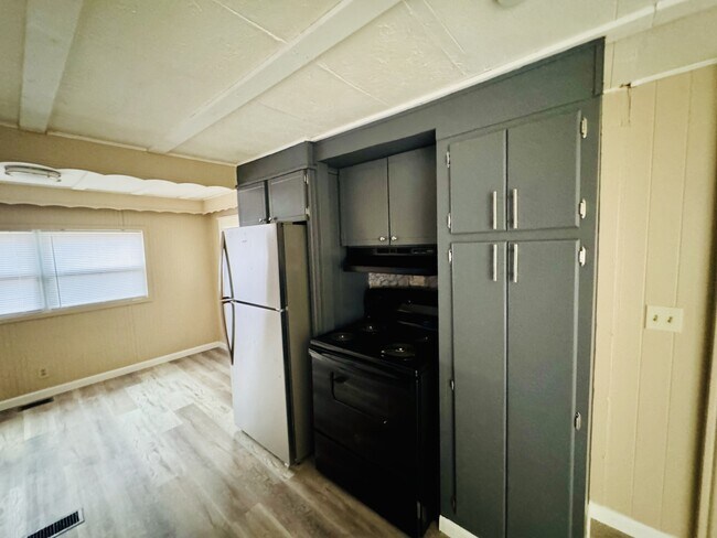 Building Photo - 6 Fox Ln