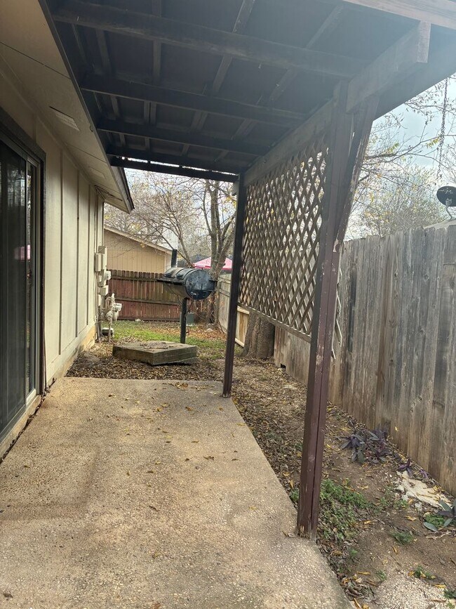 Building Photo - December Move In