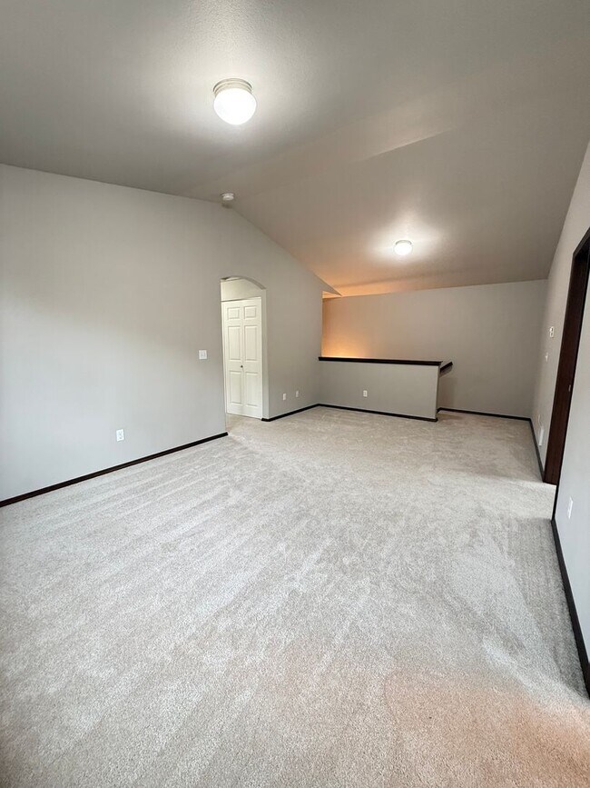Building Photo - Modern 3BR/2.5BTH Home For Rent in Prime Marysville Location