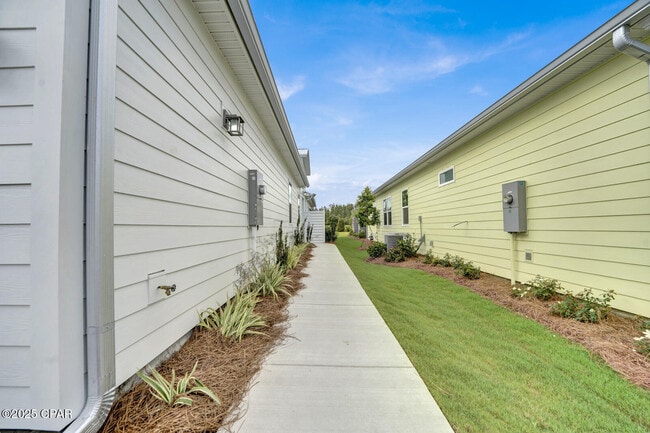 Building Photo - 8928 Parrot Pl