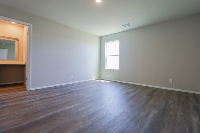 Building Photo - Recently Built Home with Pond View! 4 Bed 2 Bath Broken Arrow