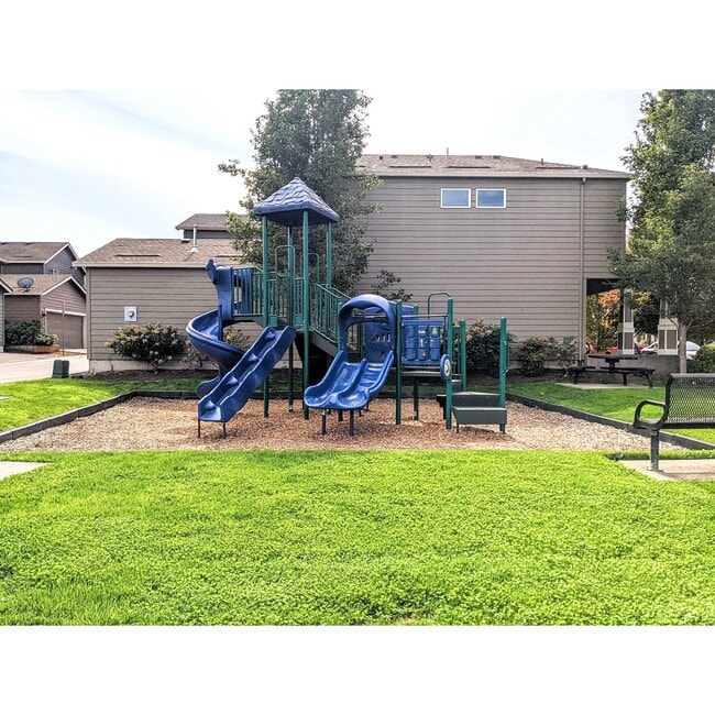 Building Photo - 730 SW 207th Pl