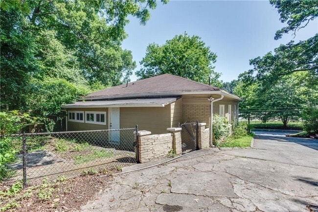 Building Photo - 1158 Donnelly Ave SW