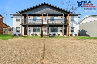 Building Photo - 1812 Sanford Dr