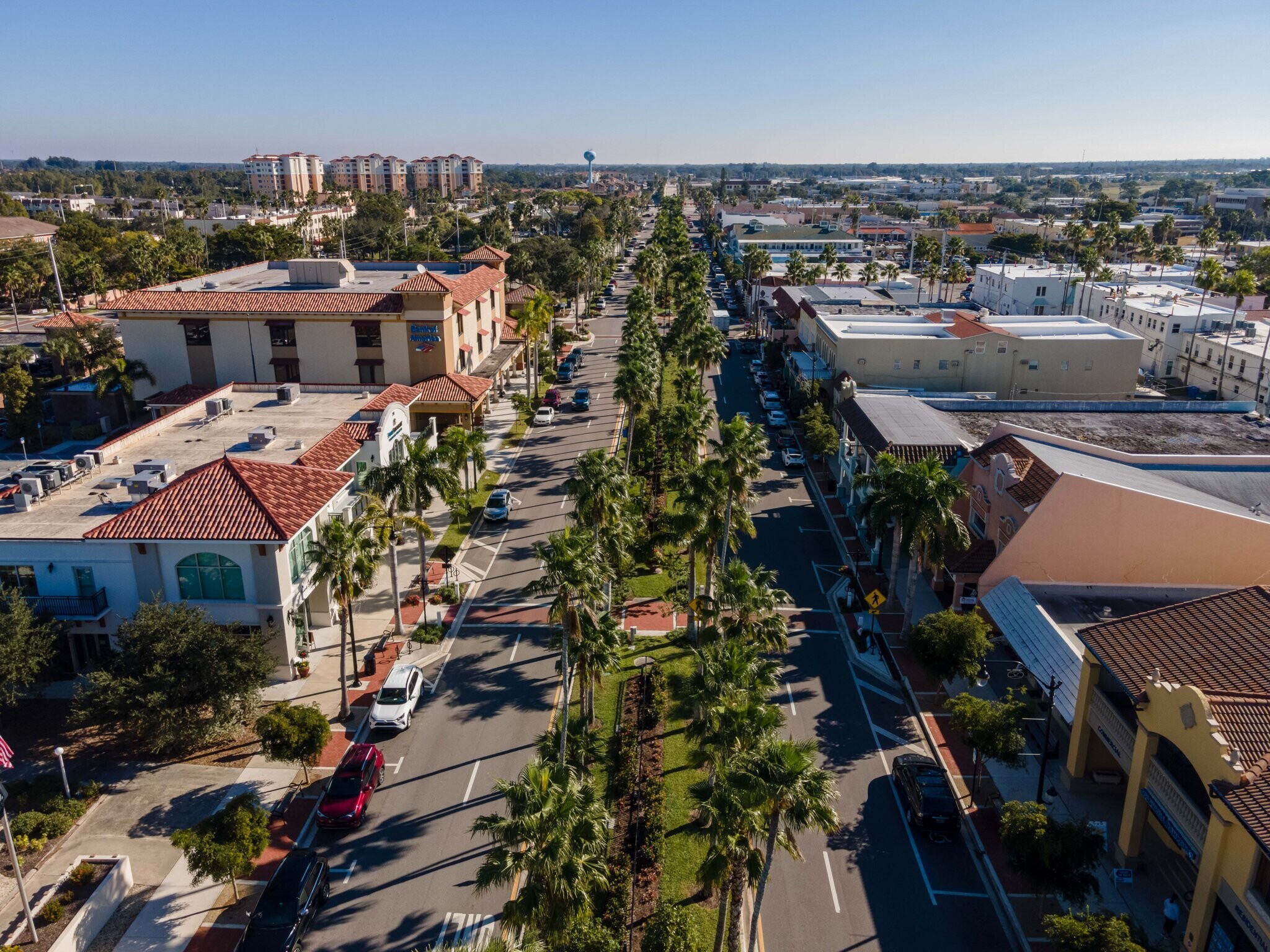 Building Photo - 1555 Tarpon Center Dr