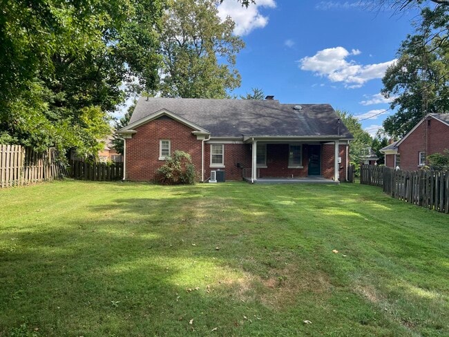 Building Photo - 405 Holiday Rd