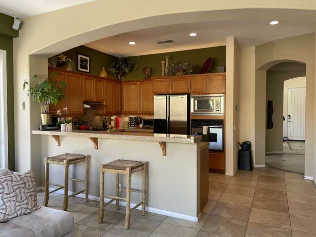 Kitchen with Bar - 18 Vista Mirage Way