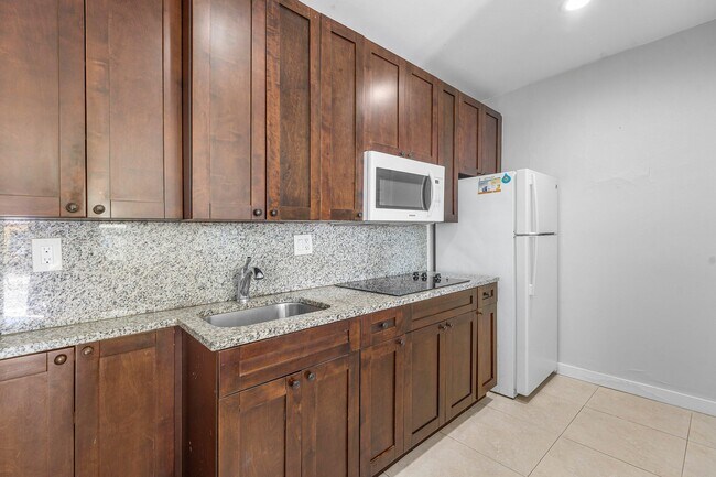 Building Photo - 801 Dobbins St