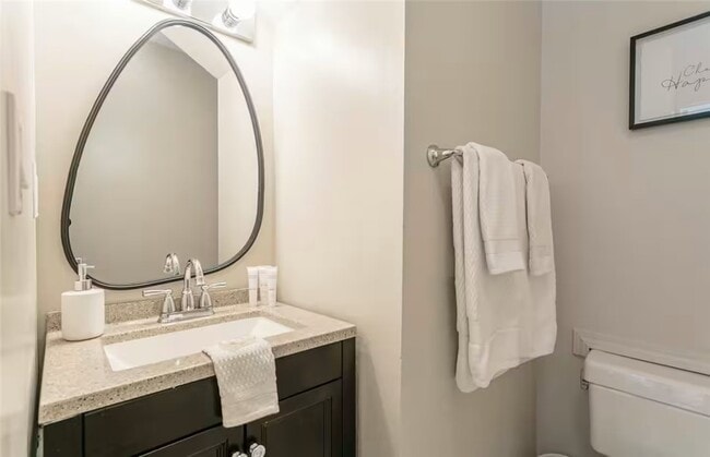 Building Photo - 549 University Ave